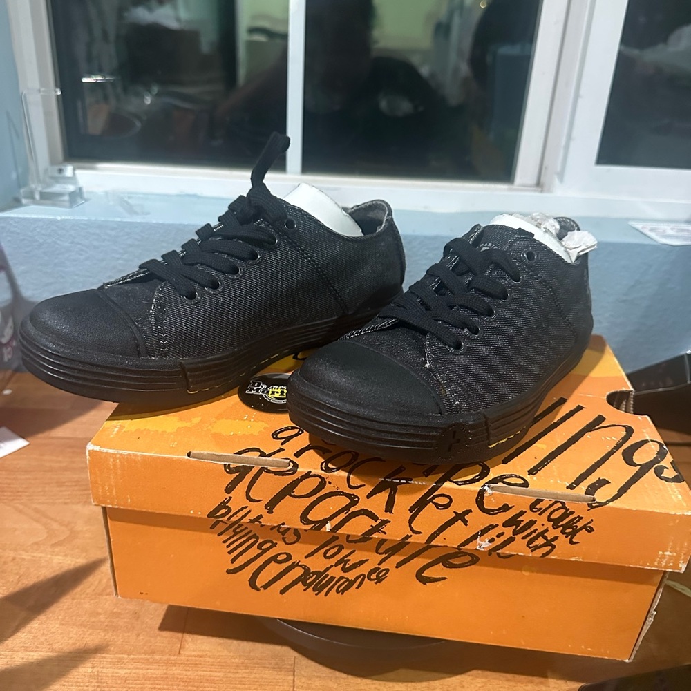 The Dr. Martens Gwen -Black Noir